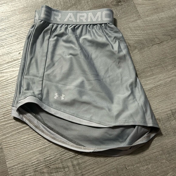 UNDER ARMOUR SHORTS. - Picture 1 of 4